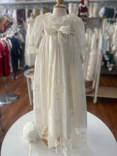 Traditional medallions baptism gown long sleeve 2p 12M / Ivory / Boy & Girl Traditional medallions baptism gown long sleeve 2p 12M / Ivory / Boy & Girl