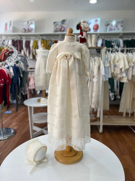 Baby ceremony long sleeve gown with bonnet 12M / Ivory / Girl Baby ceremony long sleeve gown with bonnet 12M / Ivory / Girl