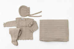BEIGE BABY LINES BLANKET AND NEWBORN 4P SET