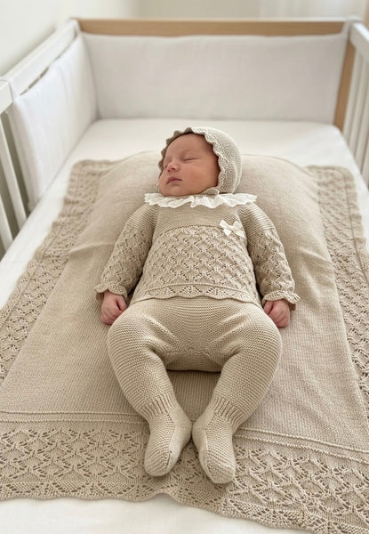 BABY RHOMBUS BLANKET AND LACE COLLAR NEWBORN 4P SET