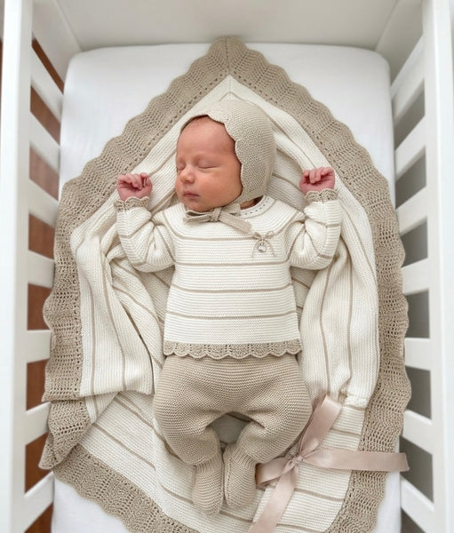 BABY FRILLS BLANKET AND NEWBORN 4P SET