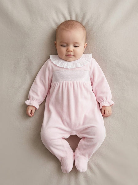 PIJAMA BABY NIDO DE TERCIOPELO CON CUELLO VOLANTE