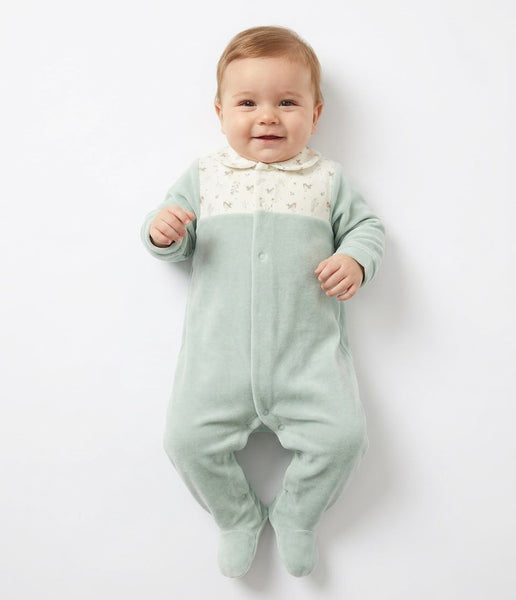 PIJAMA DE TERCIOPELO PARA BEBÉ CON CUELLO ESTAMPADO DE PÁJAROS