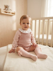 CONJUNTO DE NIÑA DE PUNTO DE PELELE Y BLUSA CON CUELLO CON VOLANTES BATISTA