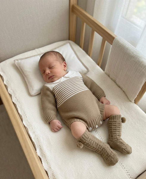 Pelele de rayas con cuello para niño