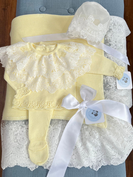 NEWBORN KNIT YELLOW WHITE 2 LACE LUXURY 4P SET