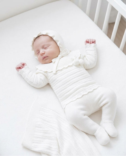 WHITE BABY LINES BLANKET AND NEWBORN 4P SET