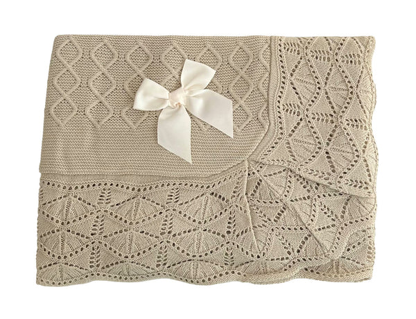 BABY DIAMOND PATTERN AND WAVED BLANKET