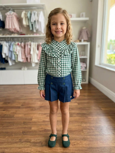 BLUSA DE CUADROS VERDES Y PANTALÓN CORTO DE NIÑA