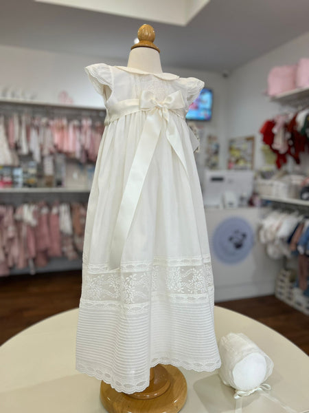 Traditional baptism gown sleeveless and lace Cibebe model