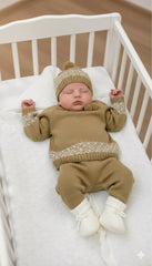 NEWBORN EMBROIDED BORDER AND POMPONS 3P SET
