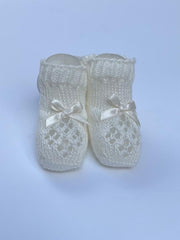 Baby booties calado with bow