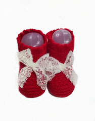 Baby booties with lace